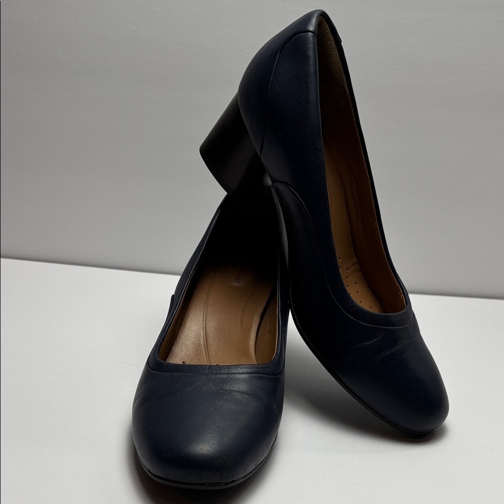 Clarks Artisan Women’s Sz7.5 Navy Leather Round-Toe Pumps‎ #0264 - Picture 5 of 11